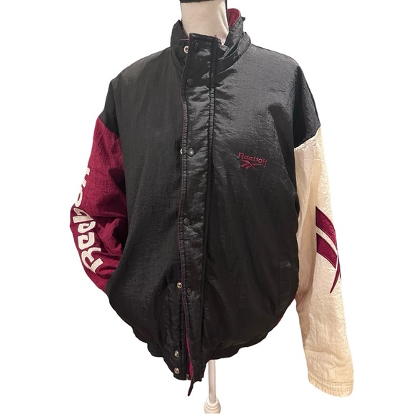 Vintage 1990’s Quilted Reebok Puffer Jacket - gender neutral - Picture 2 of 9